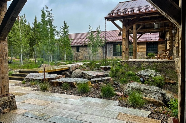 Beautiful Montana home front yard